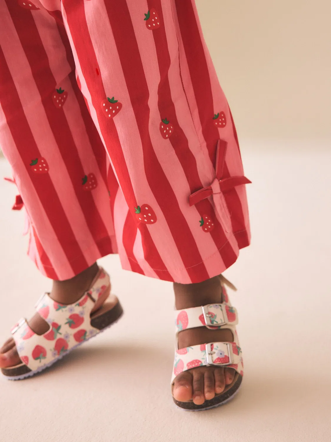Сандалии с двойными ремешками Next, Red/White Strawberry
