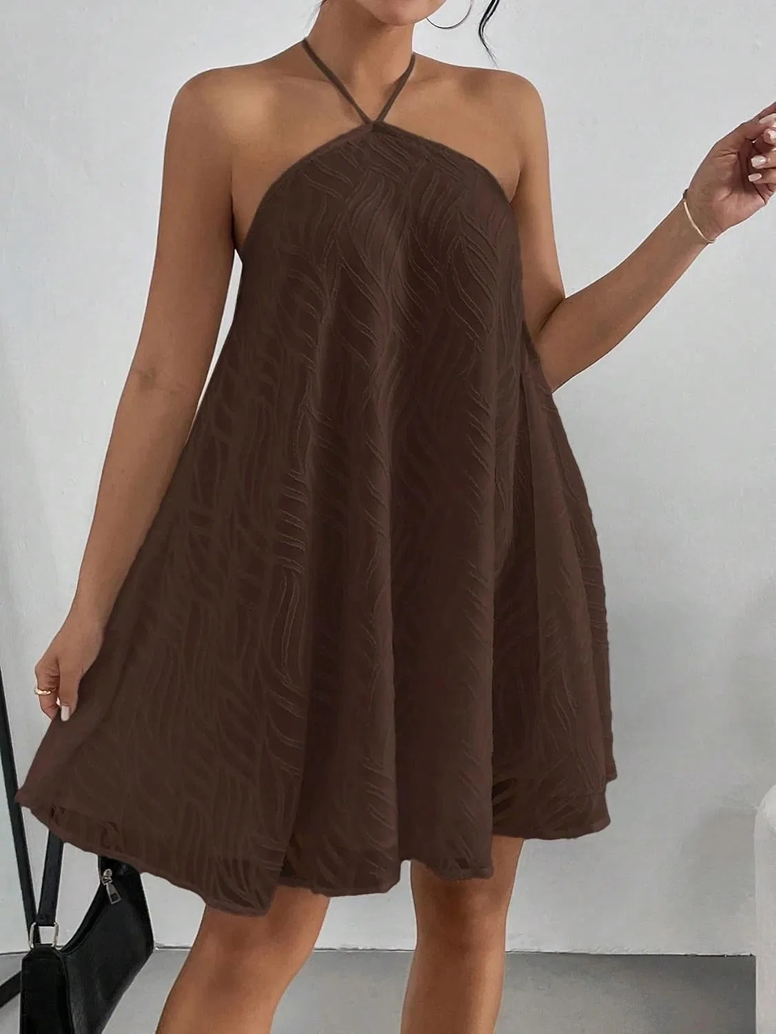 Женское мини-платье с открытой спиной и воланами, Brown — фото 2