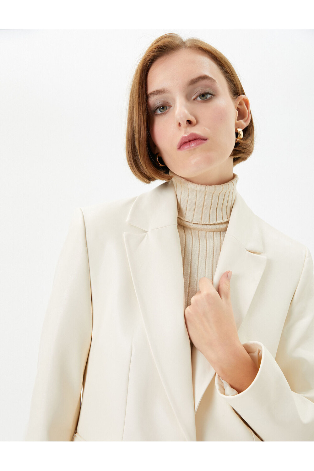 

Пиджак на одной пуговице с карманом с клапаном Koton, экрю