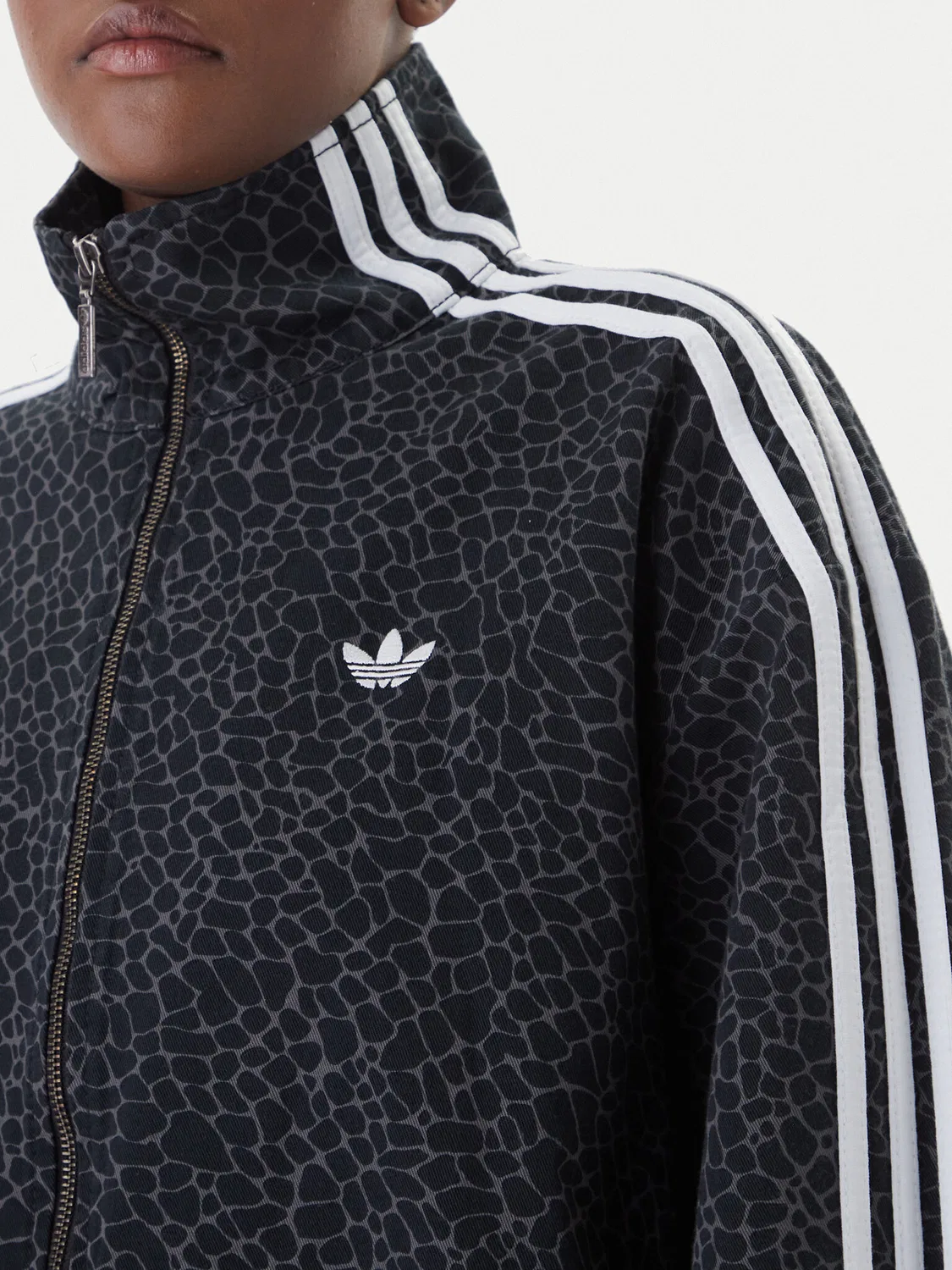 Женская джинсовая куртка оверсайз Firebird Aop Adidas, серый — фото 4