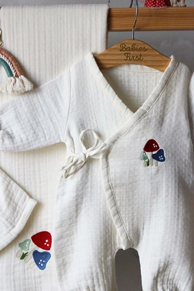 Детский комплект из муслина с вышивкой Mushroom embroidery Babiesfirst, White — фото 2