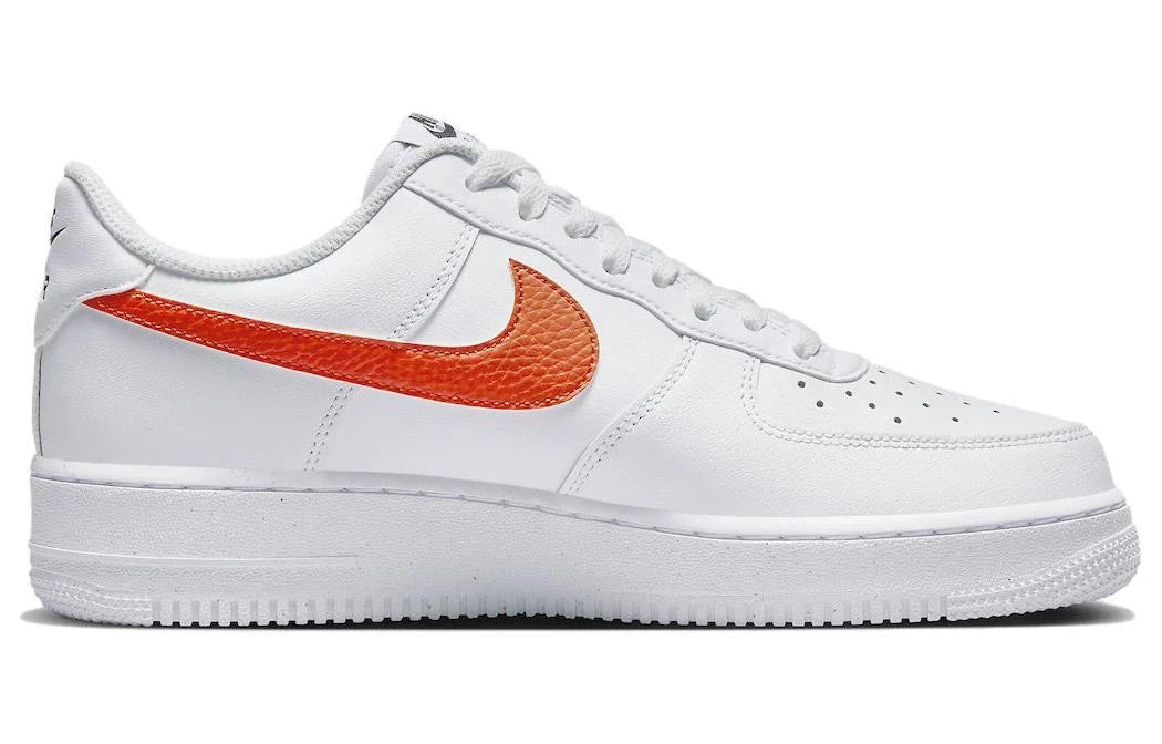 Мужские повседневные кроссовки Nike Air Force 1 Low 'Spray Paint Swoosh' FJ4228-100 белого цвета — фото 3