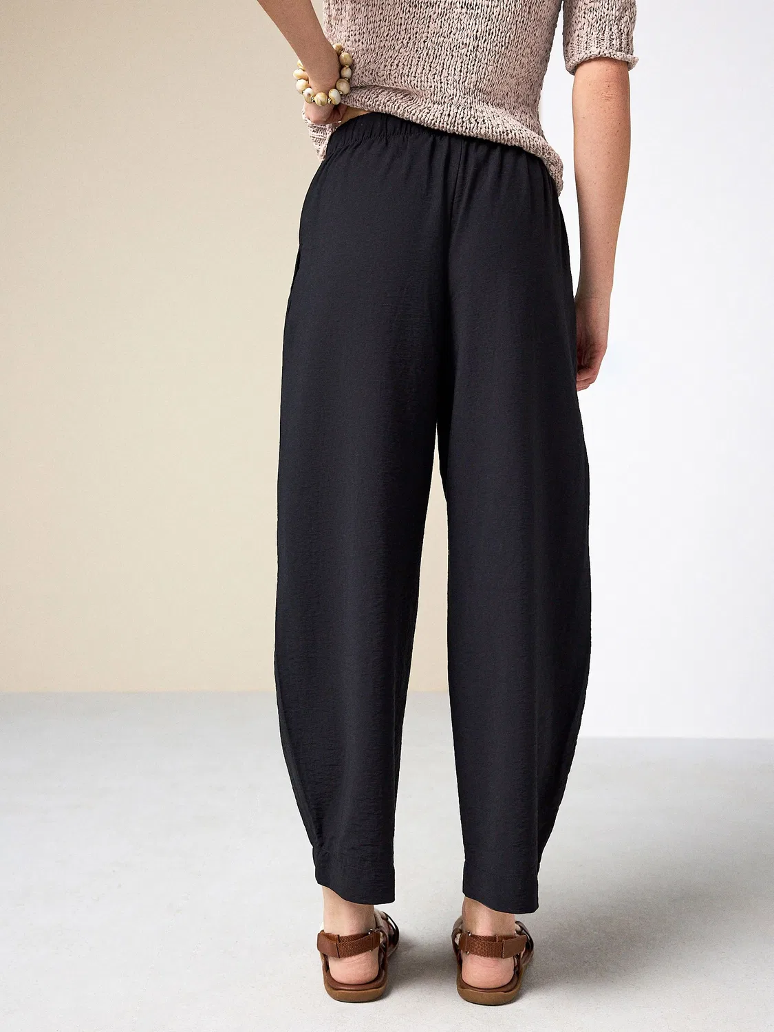 Брюки баррель, глянцевый нейлон-лен, Black Barrel Leg Trousers with Linen Next, черный — фото 4
