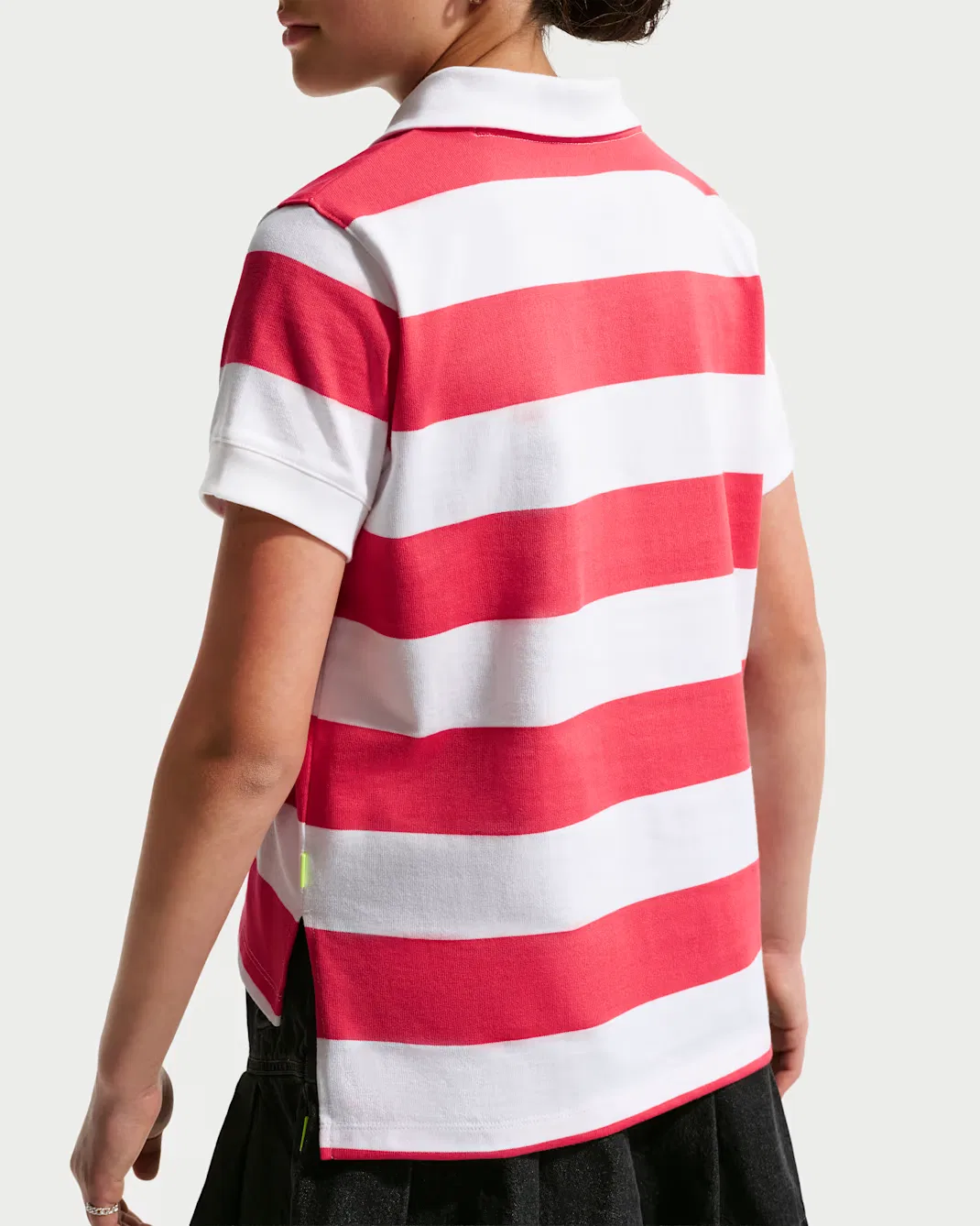 Поло с коротким рукавом для девочек (подростков) Nike Sportswear, Fusion Red/White/Volt/White — фото 2