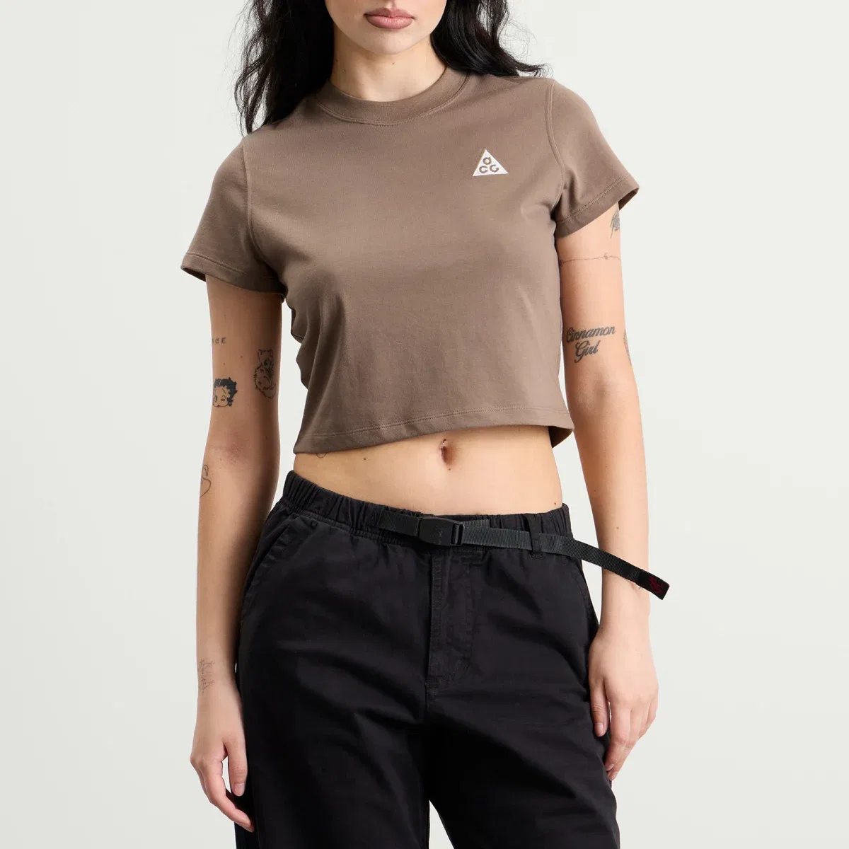 Футболка с кроп-кроем Acg Fitted T-Shirt Nike, Mink Brown & Summit White — фото 2