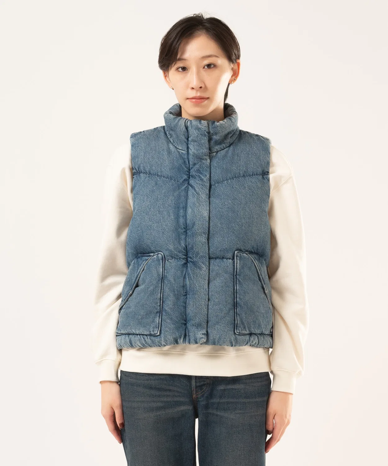 Женский утепленный жилет с капюшоном Western Bubble Vest Levi's, Dark Indigo Blue — фото 4