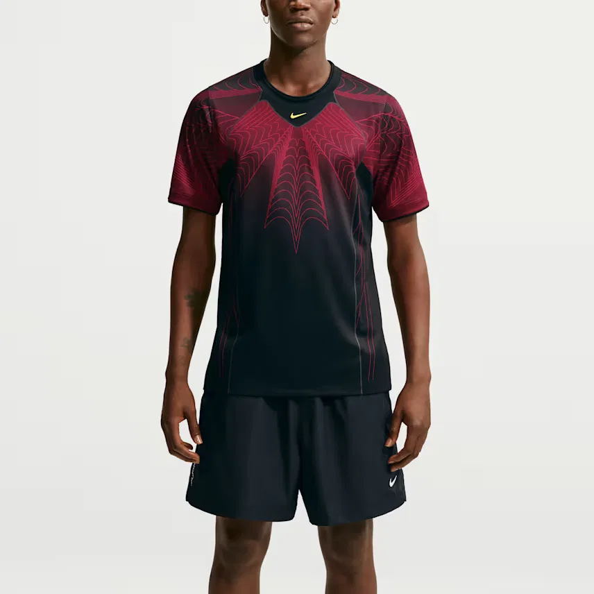 Мужская футболка с круглым вырезом Nike X Nocta, Black/University Red/Sonic Yellow — фото 3