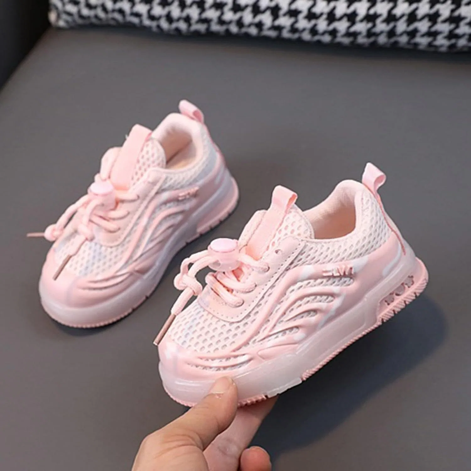 Детские кроссовки с широкой сеткой и регулируемыми ремешками, Pink — фото 2