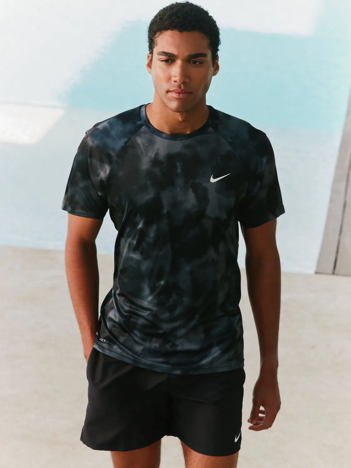 Рашгард с коротким рукавом Nike Black Tie Dye Print, черный