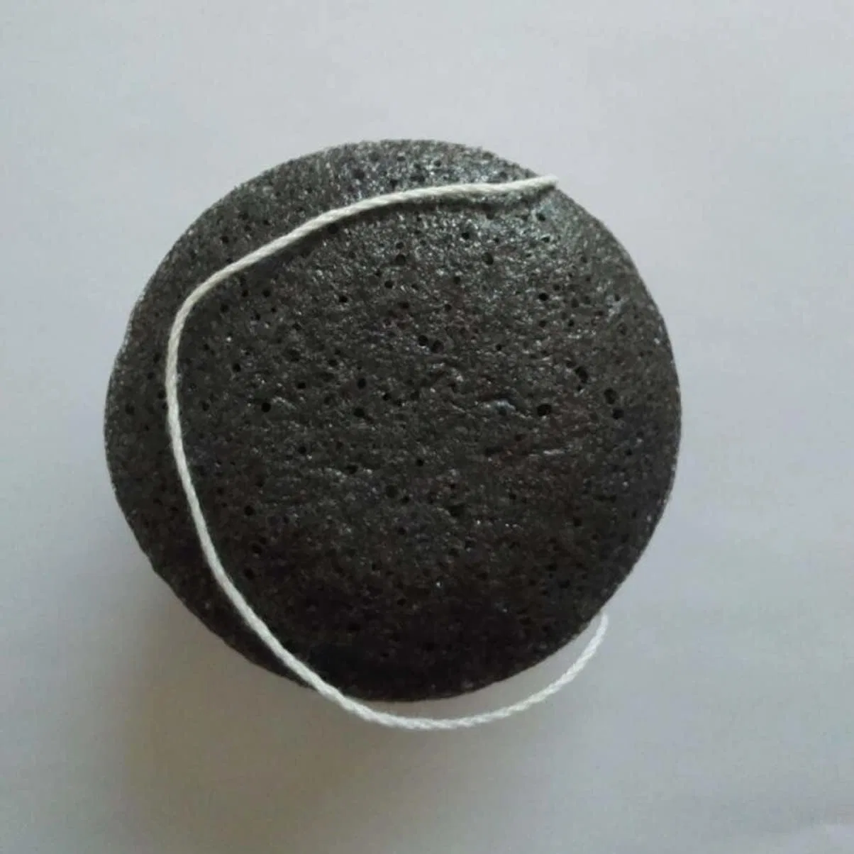 Губка для лица Konjac, набор из 18 шт, FOMIYES, с активированным углем, 7x7x3.8 см — фото 4