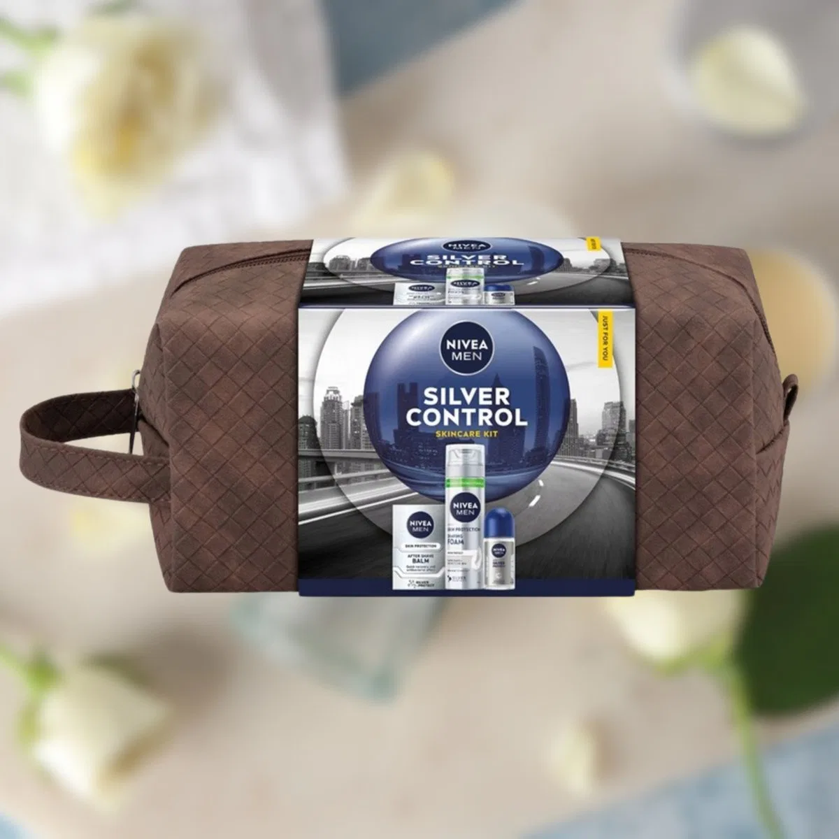 Набор косметики для мужчин Nivea Men Silver Control, с косметичкой — фото 2