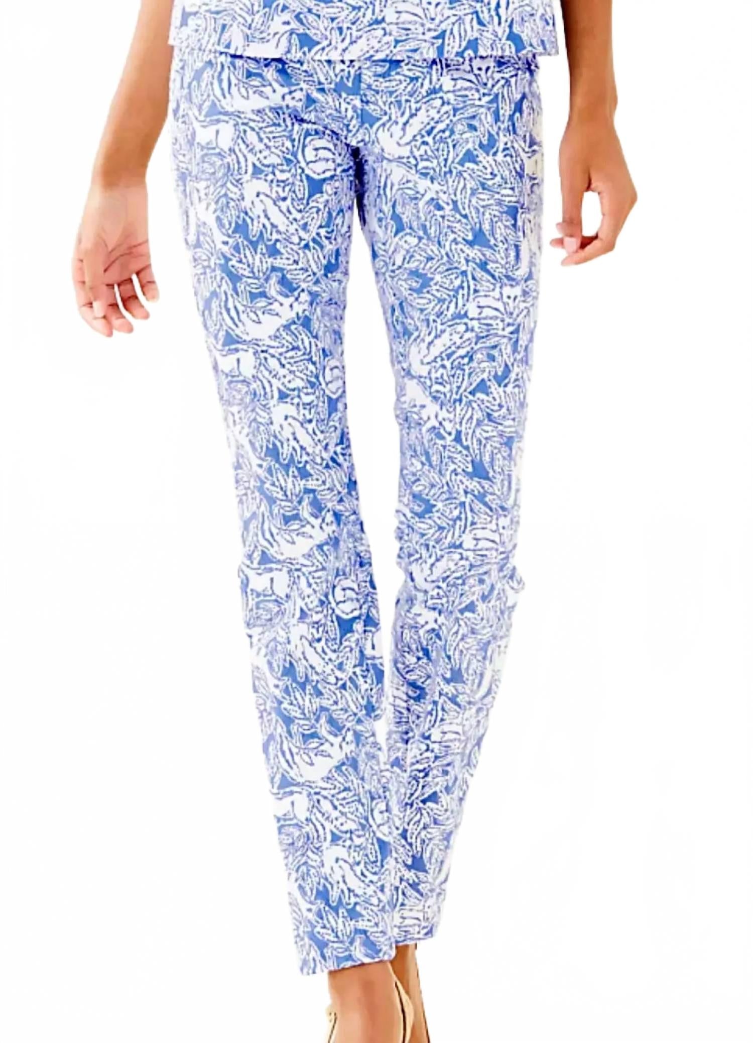 

Келли Узкие Брюки-Слимы в прибрежно-голубом цвете Fancy Feet Lilly Pulitzer