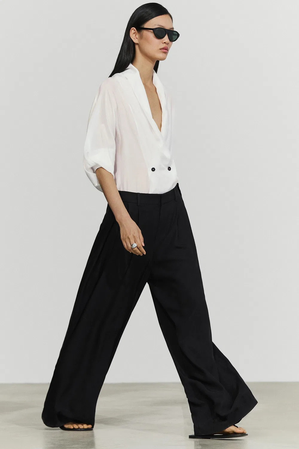 Брюки Massimo Dutti, плиссированные, с завязками и поясом, черный — фото 4