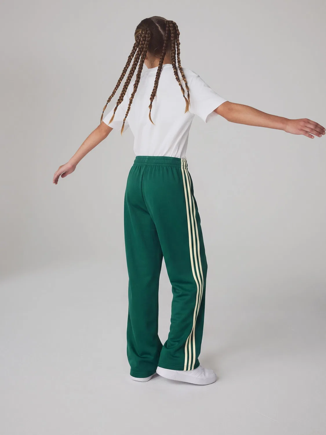 Брюки спортивные свободные Firebird Loose, adidas Originals, зеленый — фото 2