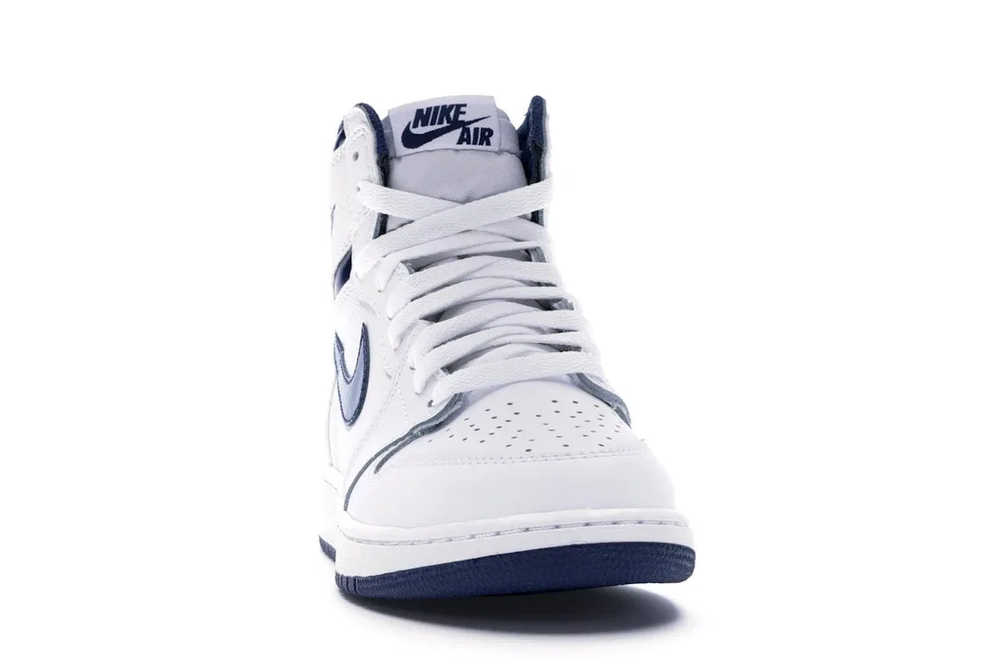 Детские кроссовки с высоким верхом Jordan 1 Retro Jordan, White/Metallic Navy — фото 2