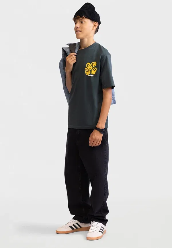 Футболка хлопковая Smiley tee box boxy fit 2 pack Redefined Rebel dark green, черный/темно-зеленый
