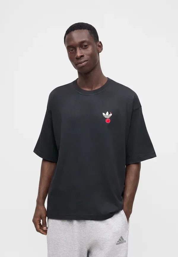 Футболка унисекс с принтом "Торт" большого размера Adidas Originals — фото 3