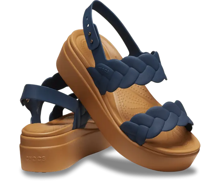 Босоножки Crocs Brooklyn Woven Low Wedge, коричневый/темно-синий — фото 2