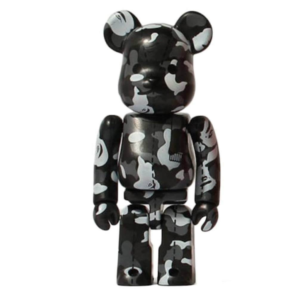

Фигурка виниловая Bearbrick x A Bathing Ape 28th Anniversary Camo #3 100%, черный/серый