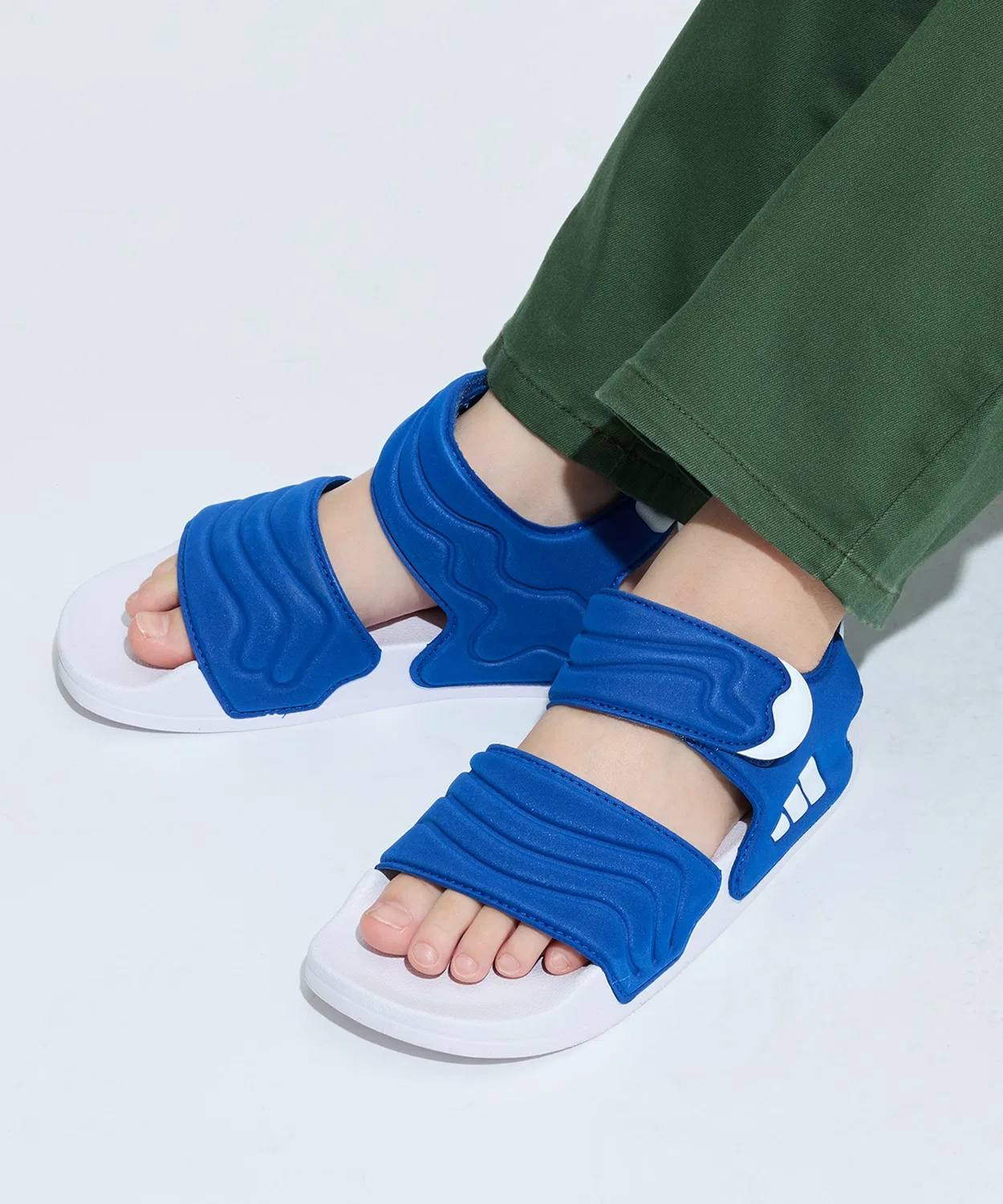 Детские сандалии с липучкой Adilette Sandal 2 K Adidas, Blue — фото 3