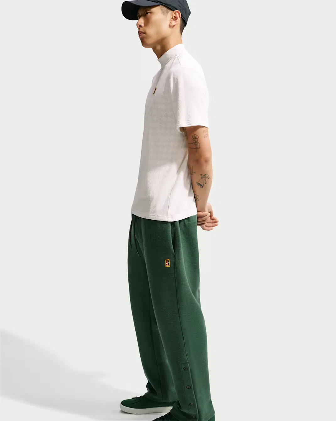 Мужские брюки из французской махровой ткани с открытым низом Nike Club Rules, Fir/Volt/Black/Fir — фото 4