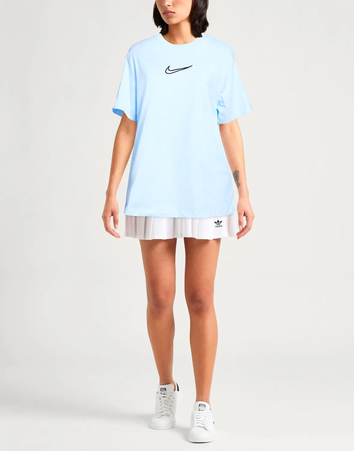 Женская футболка с аппликацией Nike, светло-голубой — фото 2