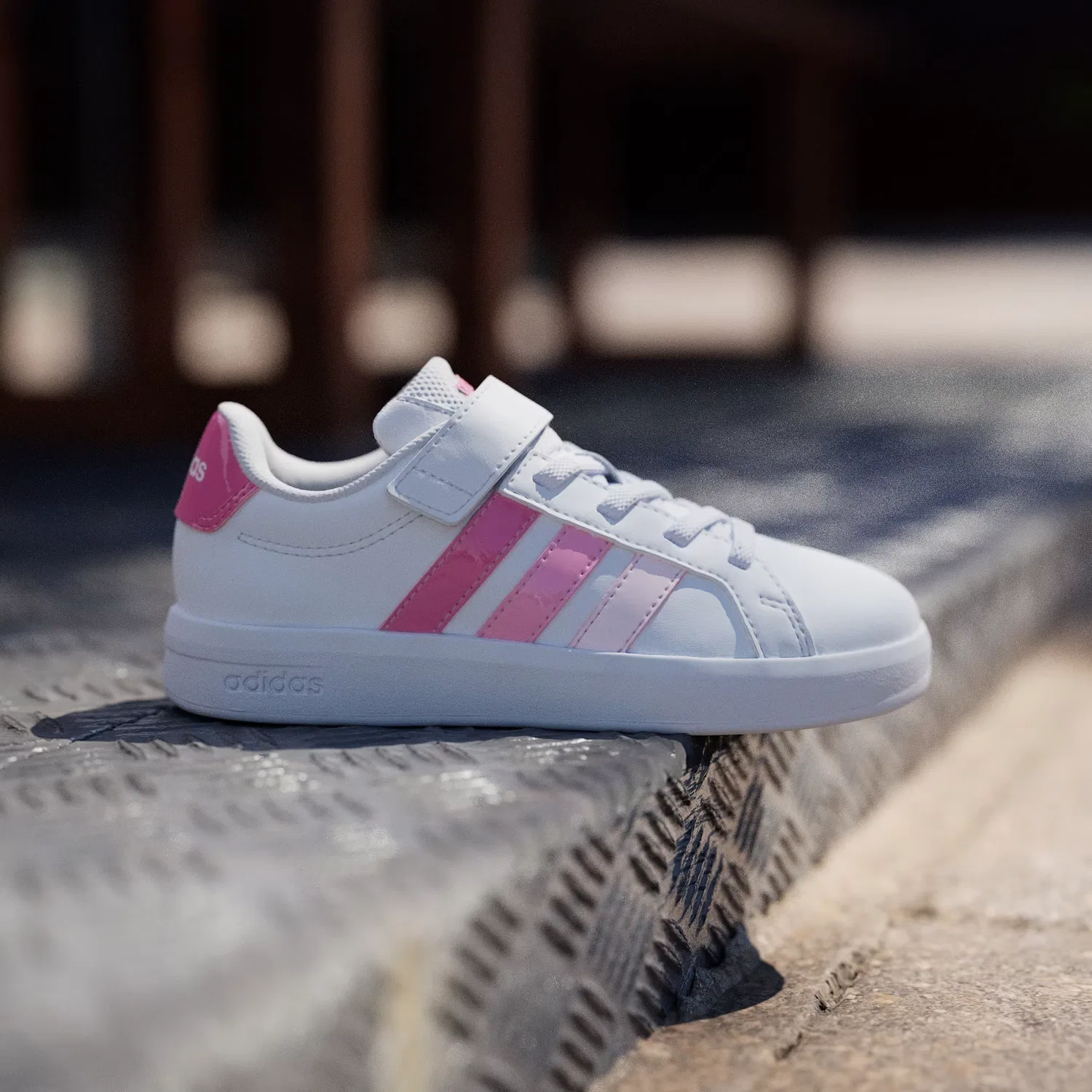 Детские кроссовки на эластичных шнурках Grand Court 3.0 Adidas Sportswear, бело-розовый — фото 3