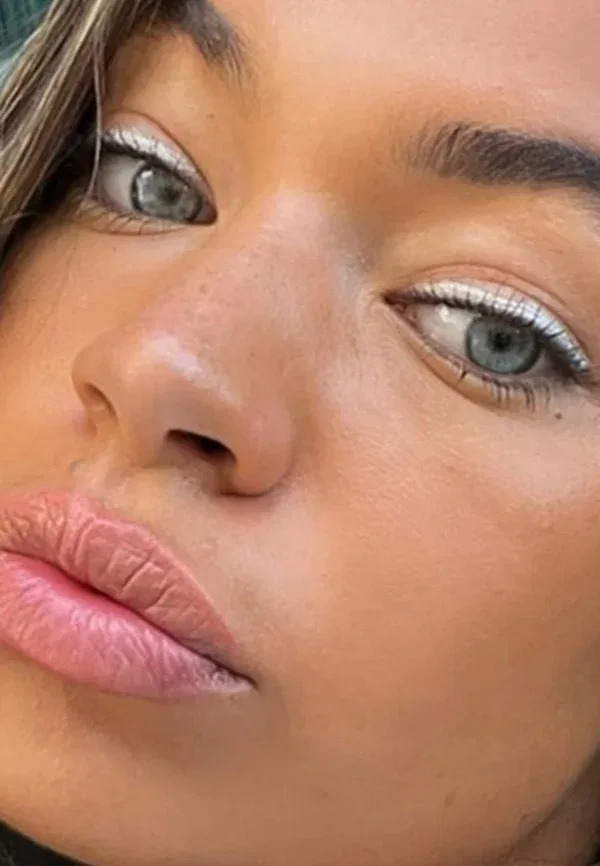 Карандаш для глаз с металлическим блеском Satin eyeliner Sweed, Euphoria Silver 1.2 г — фото 3