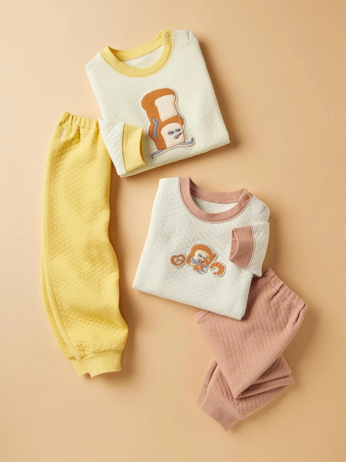 Пижама детская с длинным рукавом UT Picture Book Collaboration Uniqlo, темно-бежевый — фото 2