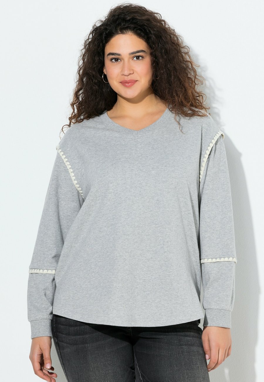 

Толстовка Ulla Popken DECORATIVE SEAM LONG SLEEVE V-NECK , Pale Mottled Grey/Mottled Light Grey