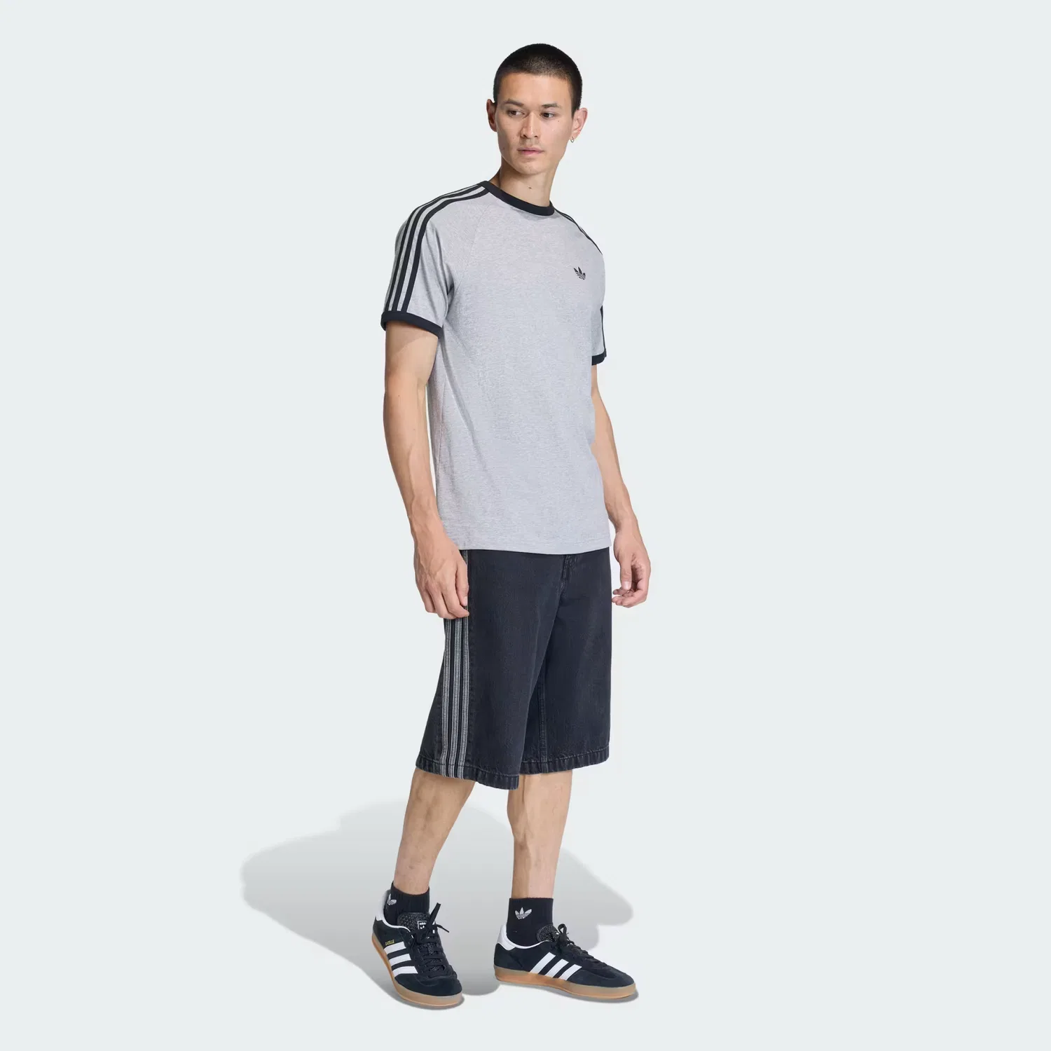 Мужская футболка с полосами на рукавах 3-Stripes T-Shirt Adidas Originals, серый меланж — фото 4