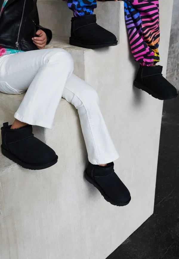 Сапоги Classic ultra mini classic ankle boots Ugg, черный — фото 2