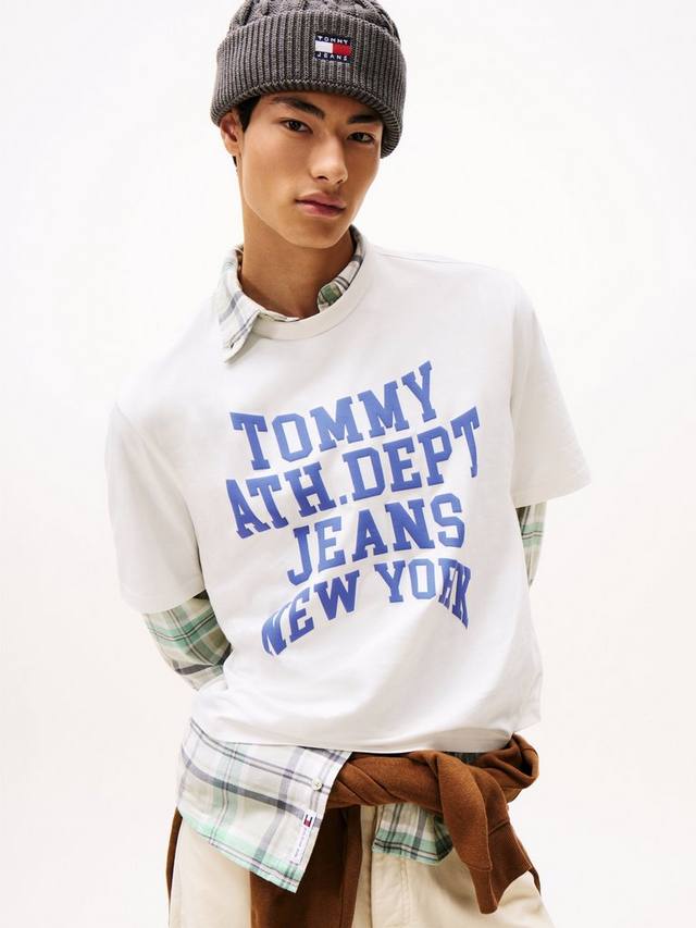 

Футболка Tommy Jeans Regular Fit с ваarsity логотипом Tommy Hilfiger, Ecru