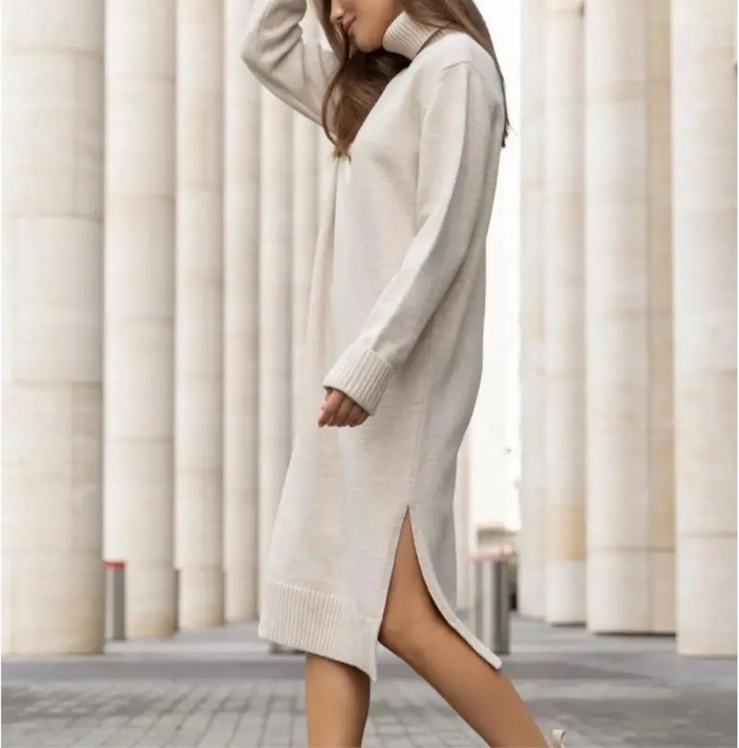 Женское вязаное платье с высоким воротом водолазка Oversized, Apricot — фото 2