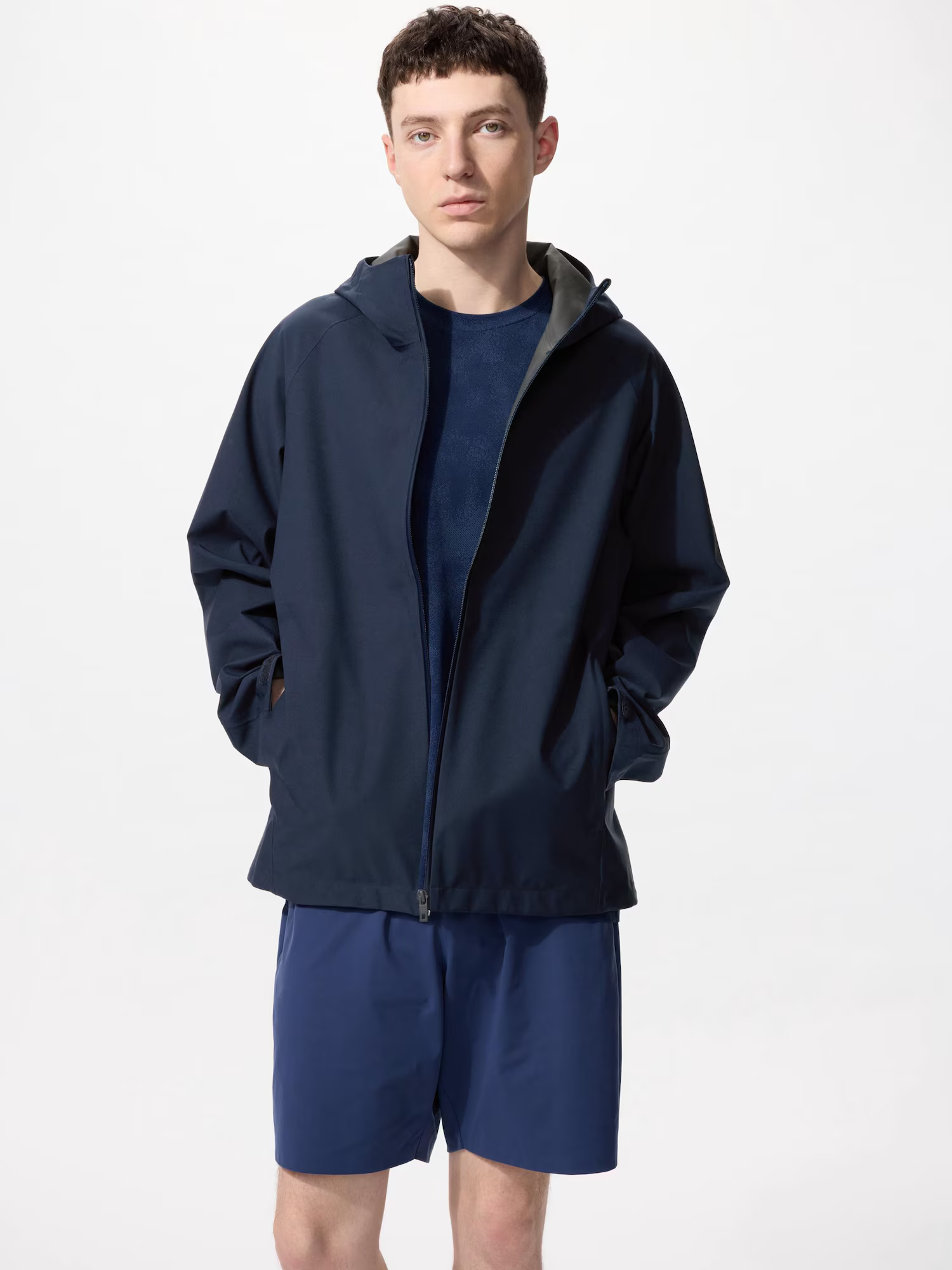 

Ветровка Uniqlo Block Tech / 3D Cut, 69 темно-синий