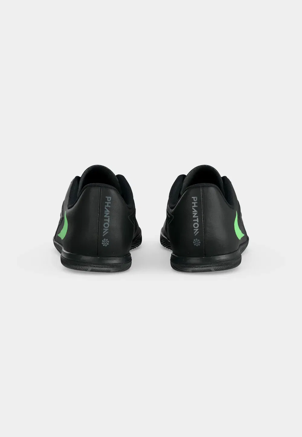 Футбольные бутсы Phantom 6 low club ic унисекс - для игры в помещении Nike Performance, Black/Illusion Green — фото 4