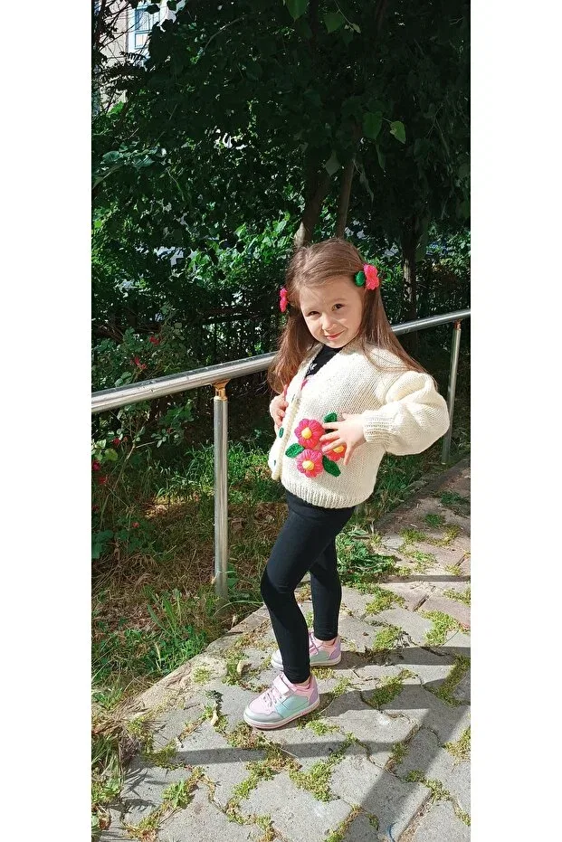 Детский кардиган с цветочным принтом Hand knitted kids cardigan El Örgüsü Cici Bebe, Cream Color — фото 2