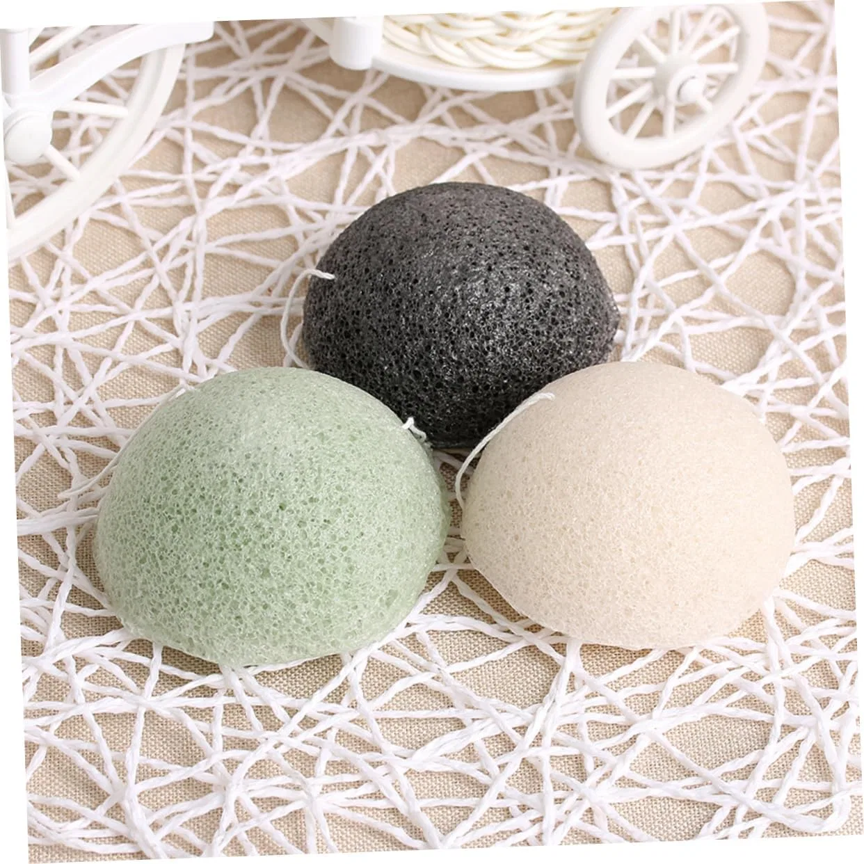 Губка для лица Konjac с активированным углем, Healeved, набор 2 шт, 7x4x2 см, Cream — фото 2