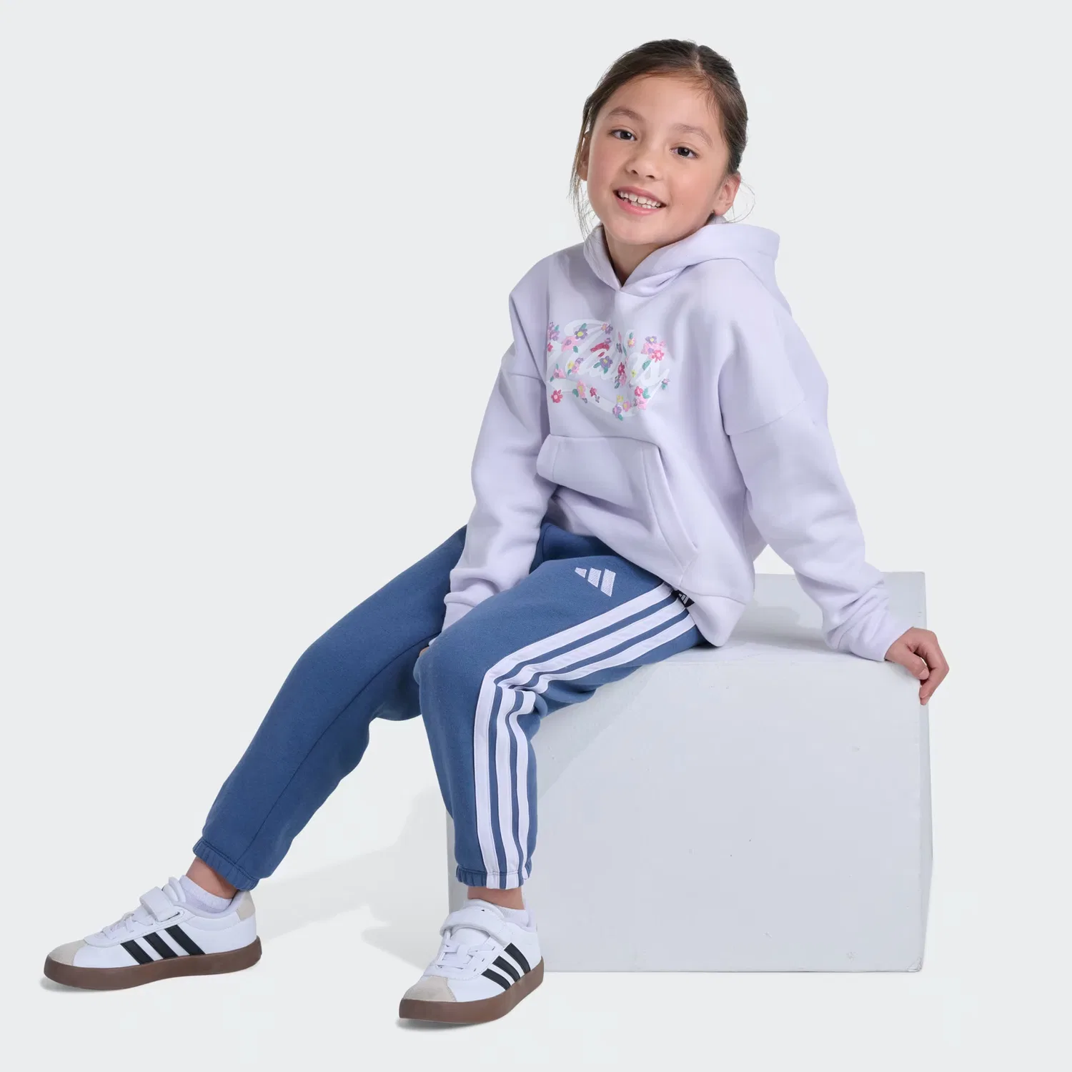 Детский комплект из 2 предметов с графическим принтом и капюшоном Adidas Sportswear, светло-фиолетовый — фото 3