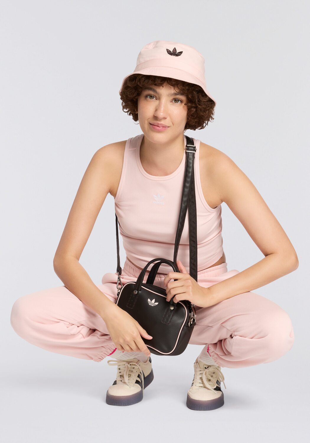 Adidas Originals Брюки-чинос суженные в цвете rose — фото 4