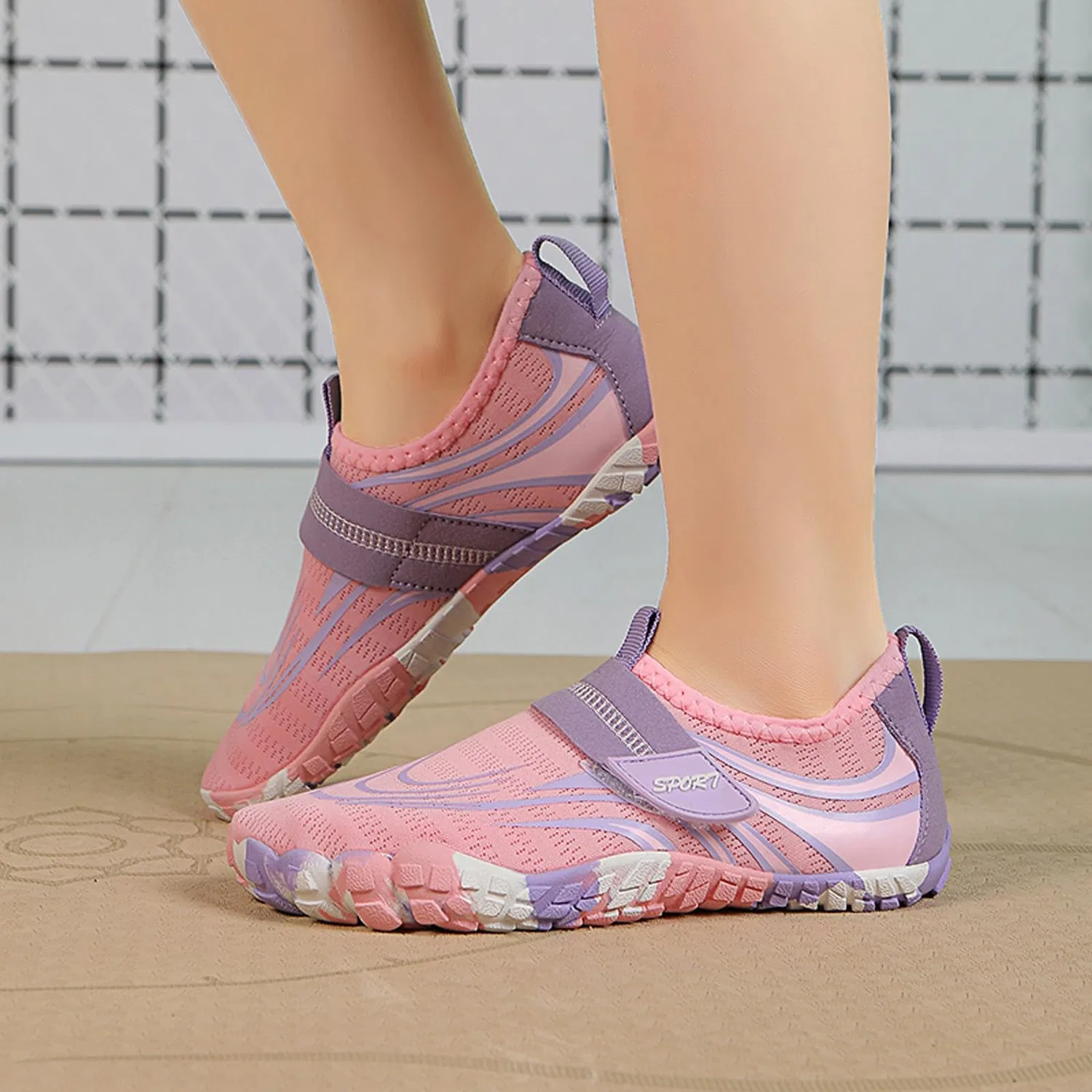 Детские сандалии для мальчиков с принтом Pianta Larga Barefoot Bambino Scarpe LED Bambini Powerlifting Sandali Nere 27 Ragazzo di Tela Bambina 25 Maschio Leggere Ragazza 36 28 29 da Mare Bimba Bimbo XL per Il Gravel 31 32 35 Primavera, Pink — фото 2