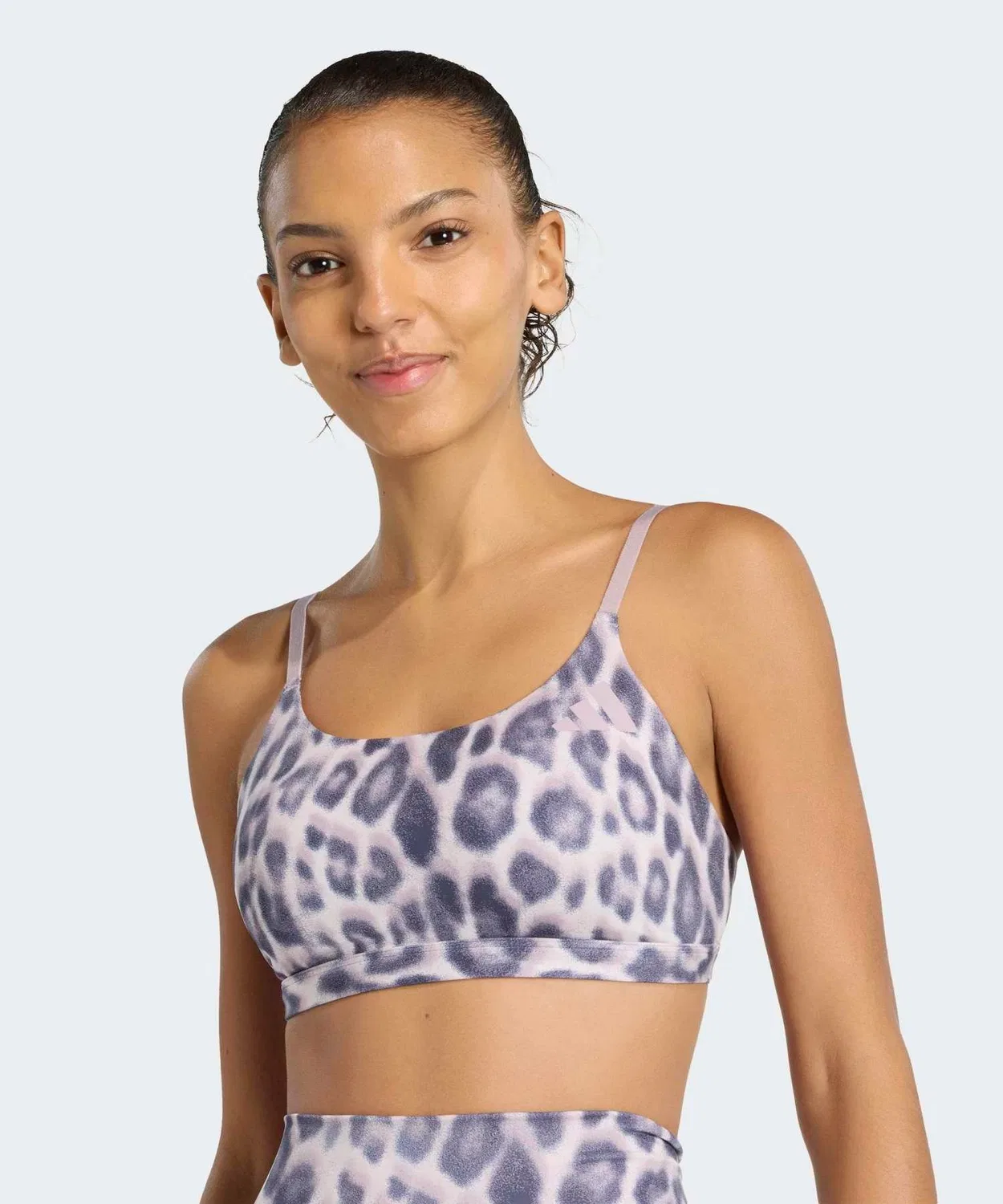 Женский спортивный бюстгальтер с принтом Optime Essentials Workout Leopard Light Support Bra Adidas, Purple — фото 3