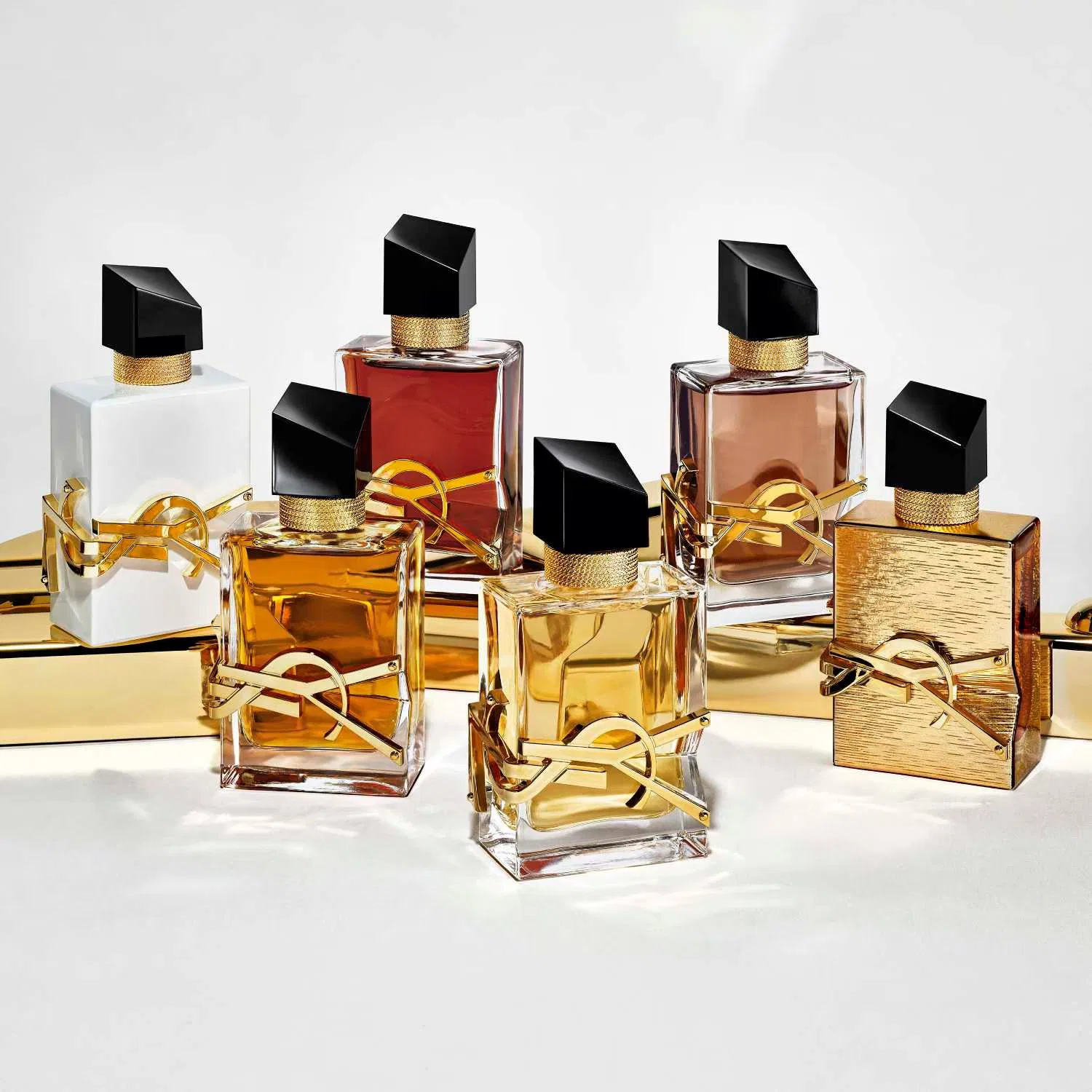 Парфюмерная вода 30 мл с цветочным ароматом YVES SAINT LAURENT — фото 4