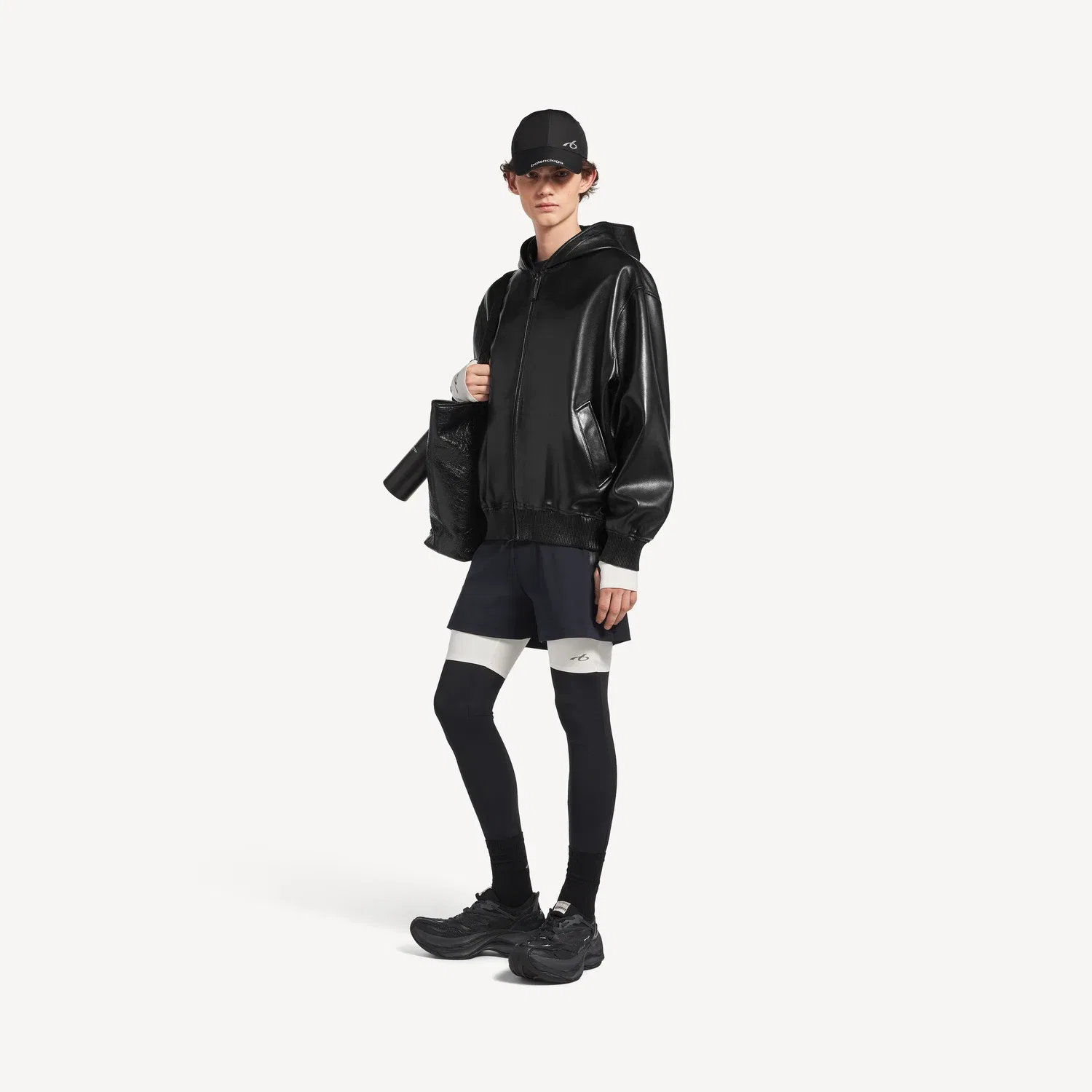 Мужское короткое пальто с капюшоном черного цвета BALENCIAGA, черный — фото 2