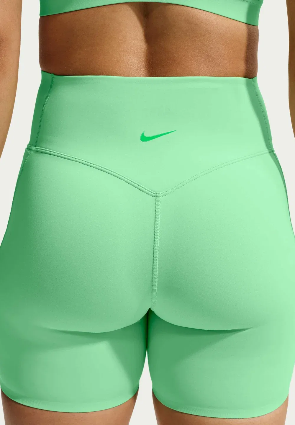 W nk df unvrsa hr 5in shrt pkt - леггинсы Nike Performance, Illusion Green/Light Green Spark/Green Spark — фото 4