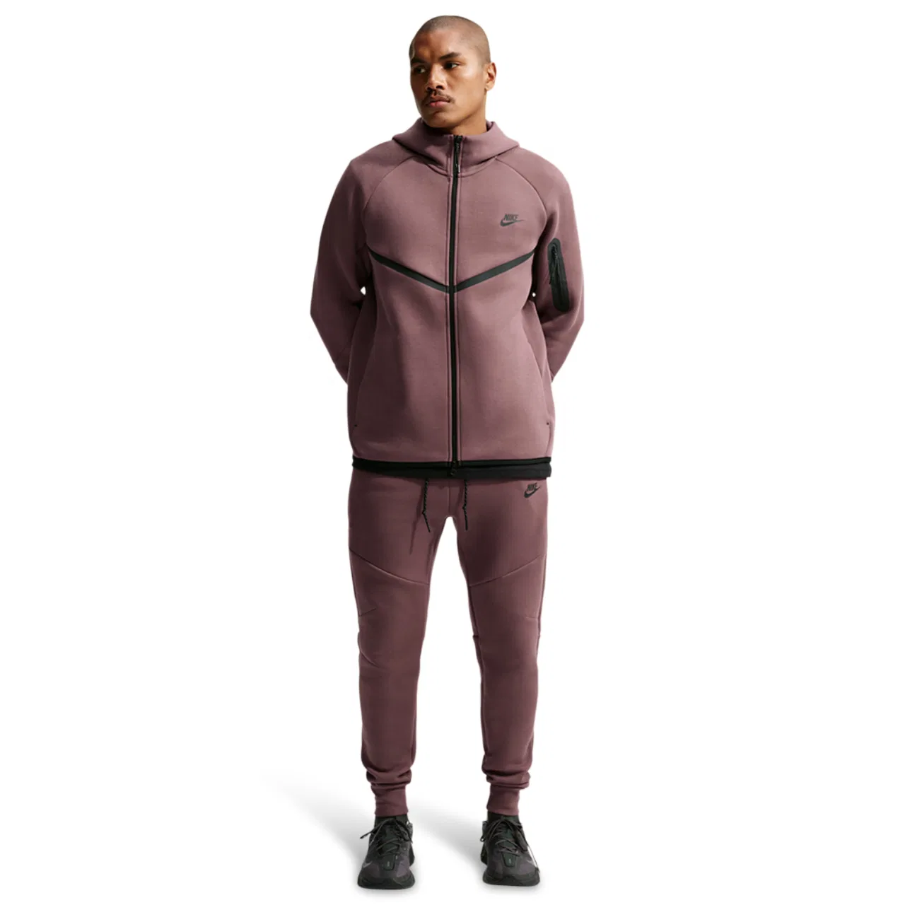 Мужские джоггеры утепленные Tech Fleece Jogger Nike, Black/Tattoo — фото 3