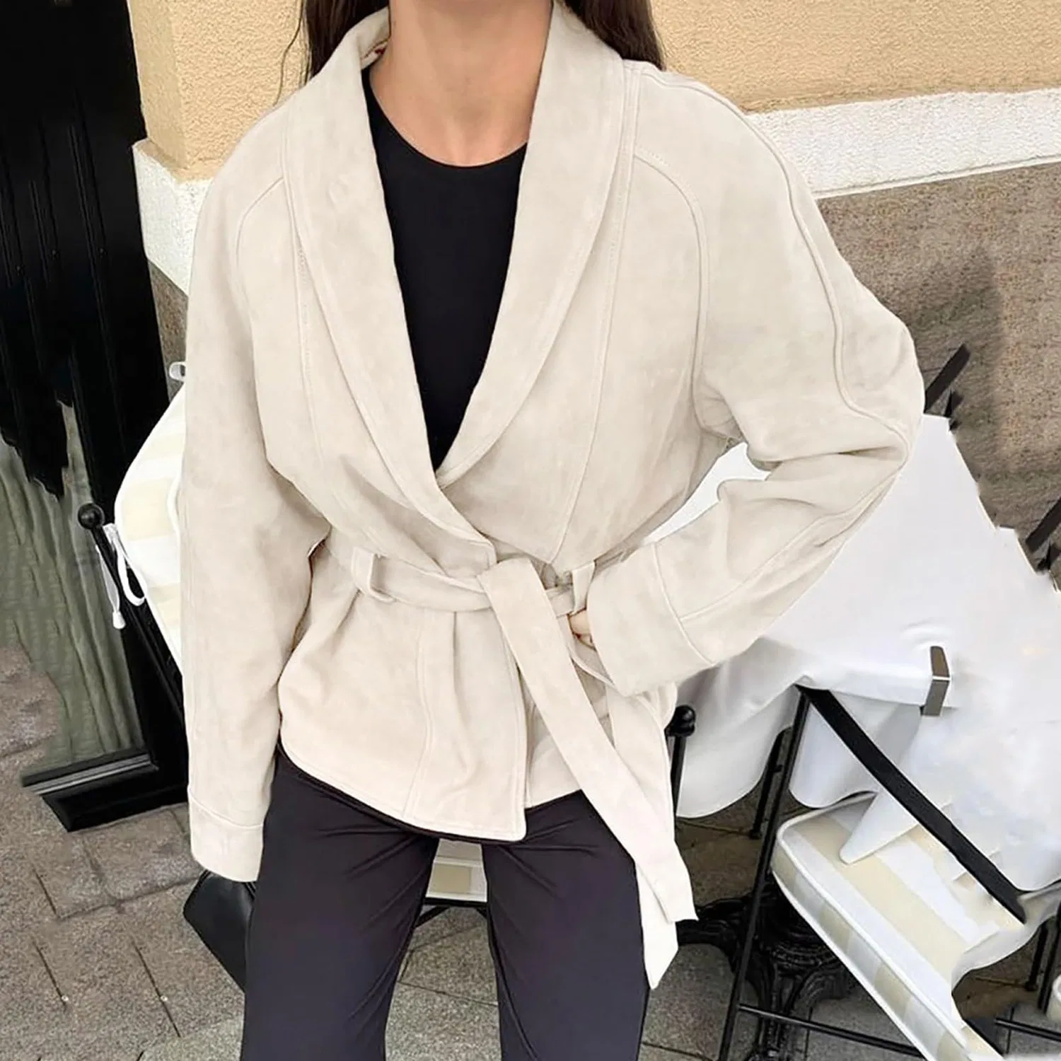Женская куртка из искусственной замши с пуговицами и поясом, Beige — фото 3