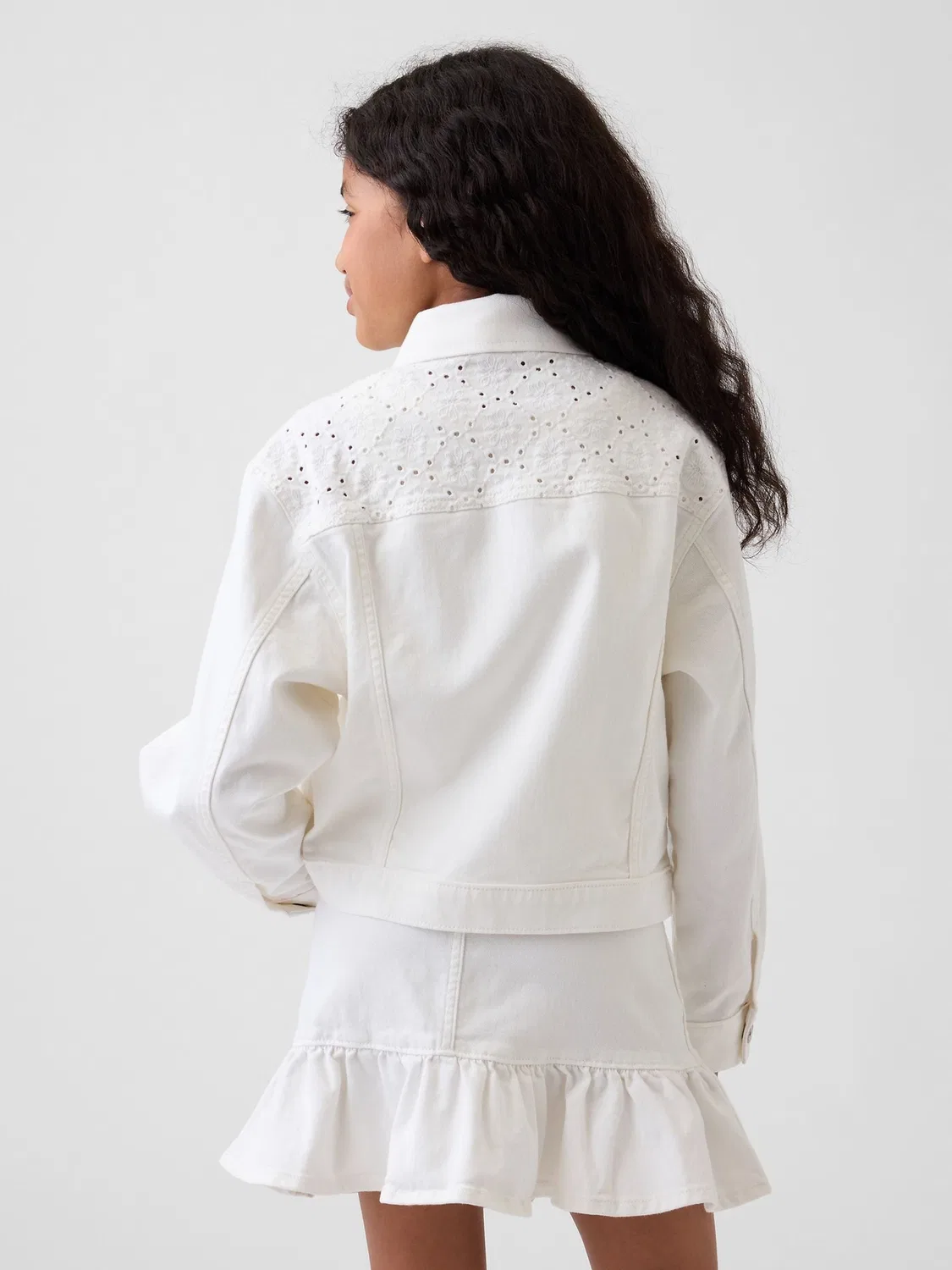 Джинсовая куртка с глазком Gap White Eyelet, белый — фото 2