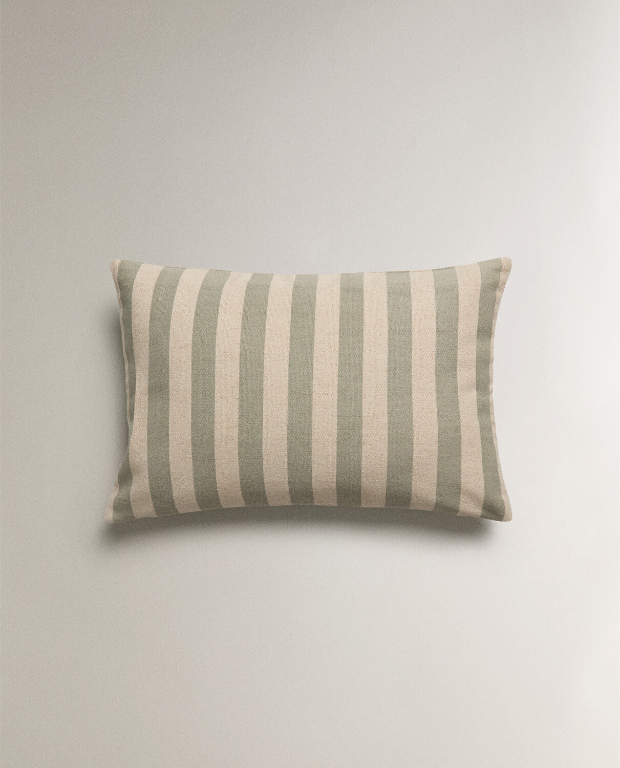 

Чехол для подушки Zara Home Striped Cushion, зеленый/бежевый