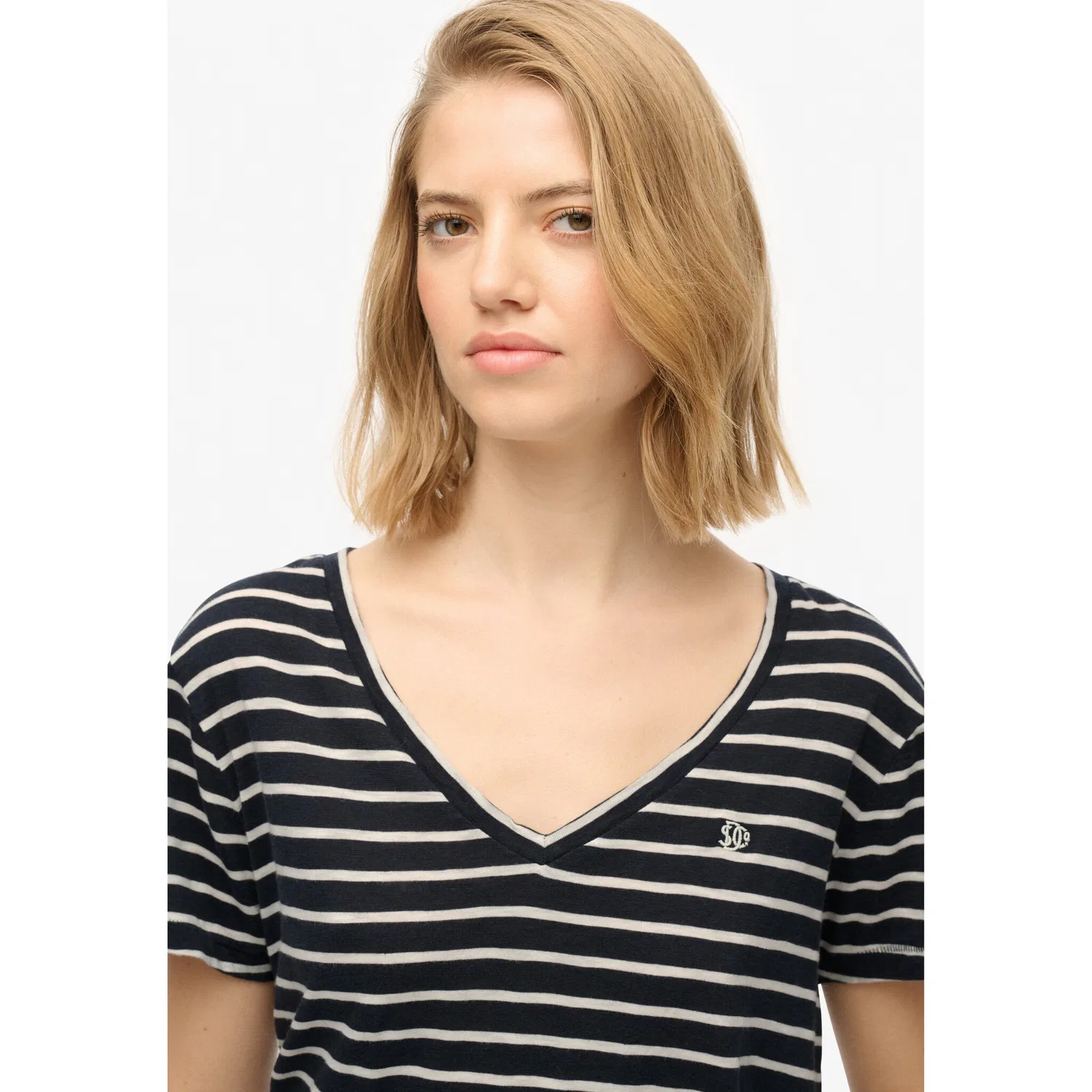 Женская футболка с V-образным вырезом Superdry, Navy/Optic Stripe — фото 4